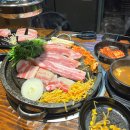 홍싸리 | 동남지구고깃집 국내산 삼겹살에 미나리가 무한리필인 홍싸리