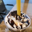 컴포즈커피 파주야당점 | 컴포즈커피 카페 캐릭터 인형 인테리어 감성