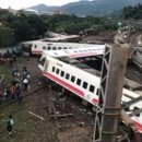 대만서 고속열차 탈선…22명 사망·171명 부상(종합) 이미지