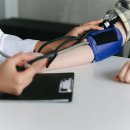 현실적으로 60살 전에 돈을 '건강'에 쓰는 것이 최고의 노후 대비입니다 이미지