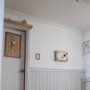 거실 셀프인테리어(욕실문,벽페인팅,인터폰박스리폼) 이미지