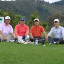 월요일 오랜만에 ＜kawerau golf＞장에가서 골프를 치다 green fee nz$15.00 한국돈으로 13.000 정도,,,골프장 경치가 좋고 아주 재미있엇다 이미지