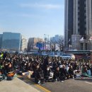 교사들 서울 도심 집회 “늘봄학교 지자체가 맡아야…교육 집중 환경 보장” 이미지