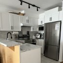 [콘도렌트] #12월1일입주, 밴쿠버 1존 Skytrain 역세권 : 1베드 1솔라 콘도 전체렌트 - furnished 가구, 펫가능 이미지