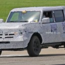 2021 Ford Bronco Spied Without Any Roof Cladding For First Time 이미지