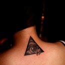 일육이드롭 | 여성 목뒤 - 눈 타투 ,블렉그레이 [ 시술완료 ]