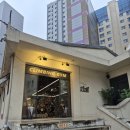더플라스틱클라이밍 염창점 - 힙한 매장 분위기의의 간식 카페가 함께 있는 클라이밍장