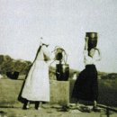 물동이 이고 가는 이미지