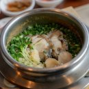 한 그릇으로 충분한 덮밥 요리 이미지