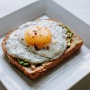 눈 영양제 대신 '이것' 드세요! 눈 건강에 최고의 식품 3가지(달걀,인삼,시금치) 이미지