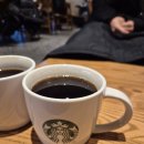 스타벅스 앞 | 스타벅스 안국점 후기_안국역 바로 앞, 평일에도 만석인 인사동 인기 카페