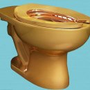 황금공중화장실 이미지