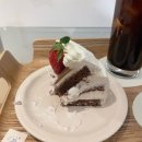 [부산 광안리] ‘샌디스’ 오션뷰 카페 딸기케이크 달지 않고 맛있다 내돈내산