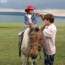 말달리자-몽골의 말 탄 풍경 이미지