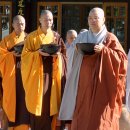 [HD동영상] 스님 탁발순례 Mendicant Parade by Monks and Nuns 이미지
