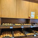 새절역 빵 맛집 라이언베이커 신사점 카페라떼 후기