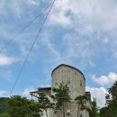 호숫가의 하얀집 이미지