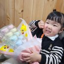 솜사탕어린이집 | 어린이집 행사 학예회 발표회 : 엄마표 다이소 솜사탕 꽃다발 셀프 만들기(+아기상어 추가)
