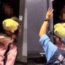 "하다하다 이제 짐 보관함에서?"···인형 껴안고 자다가 발견된 여성, 무슨 일?﻿ 이미지