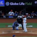 투수출신 외야수 패전처리 등판 이미지