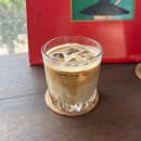 1343. 한성대입구역 7번 출구 앞 | 카페 밤에는 바로 운영되는 테라스 있는 통창 카페 [AMPM 카페 바 라운지 한성대입구역점] 주말 방문 후기