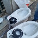 동남상가 개방화장실 | 상가 화장실 양변기 철거 후 좌변기 교체시공 배수관 변경과 바닥 타일 작업까지