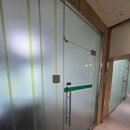 전주 만성동 열쇠 관공서 프레임 없는 양문형 유리문 디지털 도어락 번호키 설치 및 플로어힌지 조절...