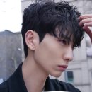 머리만지는남자