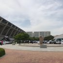 동생들과 함께한 “2018년 나훈아 드림어게인 울산 콘서트”에 환호하다.