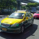 [3월11일 태국 뉴스] 분실된 배낭을 돌려준 택시운전사에게 상금을 전달한 일본인 관광객 이미지