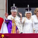 Charles III crowned king at first UK coronation in 70 years 찰스3세, 70년만에 즉위 이미지