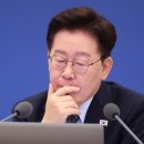 李 대통령 지지율 8주째↓37.4%…민주 41.8%·국힘 37.6% [리얼미터]﻿ 이미지