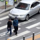 ‘우회전 車 일시정지’ 단속 첫날, 10대 중 9대 안지켰다 이미지