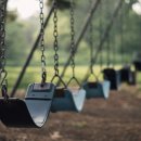 어린이 놀이터 공중화장실 이미지