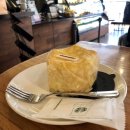 몽메드 | 스타벅스 크레이프 치즈케이크 먹어본 후기 (혹평주의)