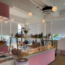 인다락벚꽃길 | [경남 창원] 카페 인더문 - 진해대형카페 오션뷰 데이트장소추천 (벚꽃명소)