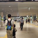 한길넷 | 사람 넷, 캐리어 둘, 휠체어 하나