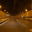 터널의 전등이 주황색인 이유? 이미지