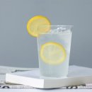 생수에 레몬 한 조각 넣어라… 무더위에 ‘물’ 제대로 마시는 법 이미지
