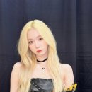 글로시엔터테인먼트 | "이게 사람이야 인형이야"…윈터 금발 셀카 한 장에 전 세계가 멈춘 이유