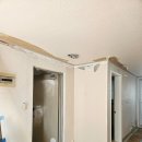 동서우방 | 대구 수성구 노변동서우방 105동, ㄱ자 가벽과 웨인스코팅으로 포인트 현관 인테리어