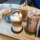 도서관 마당에서 가을 숲 캠핑 이미지