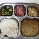 6월 20일(목요일) 오전간식: 아욱죽.점심: 기장밥 콩나물국 훈제오리구이 부추무침 볶음김치. 오후간식:복숭아 이미지