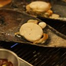 조개를 까는 사람들 이미지