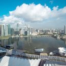 싱가폴 "마리나 베이 샌즈"호텔의 하늘 수영장 이미지