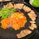 솥고집 송도8공구점 | 송도8공구고기집 솥고집 솥뚜껑 삼겹살 미나리 김치 조합 최고 송도맛집