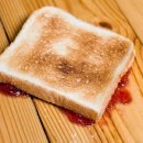 ‘Five-second rule’ for food dropped on the floor approved by germ scientists 이미지