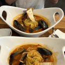 천강푸드 | 비가 널 젖게 만들면 해가 되어 널 감쌀게