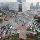 당신의 생각은] 교통혼잡 1위 롯데월드타워 가는 길 ‘10차로→8차로’ 축소 논란 이미지