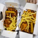 박스터지는 두마리치킨 이미지